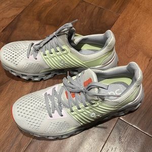 On Cloud size 7.5 only worn 2 times